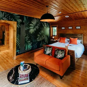 Zoffany Log Cabin, Whinstone View Lodge